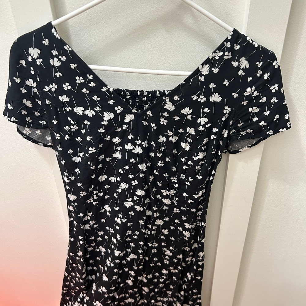 Old Navy Black and White Patterned Top
